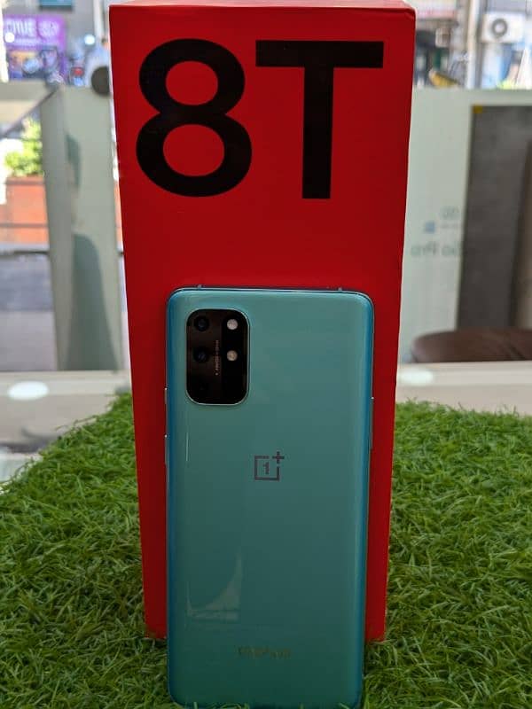 one plus 8T. 12/256.10/10 condition. with box charger 0