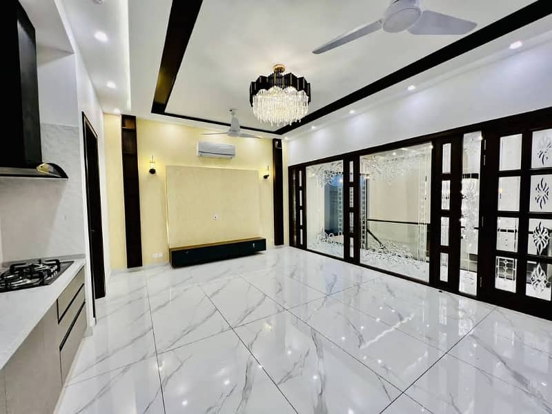 1 Kanal Beautifully Designed Modern House Upper Portion For Rent In DHA Phase 8 Ex Park View Price Negotiable 10