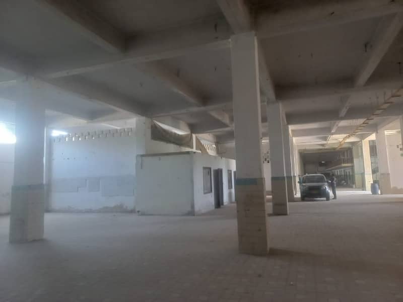 In Korangi - Sector 7/A Warehouse For rent Sized 1200 Square Yards 4