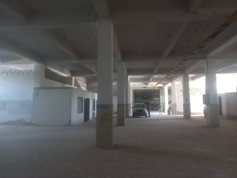 In Korangi - Sector 7/A Warehouse For rent Sized 1200 Square Yards 10