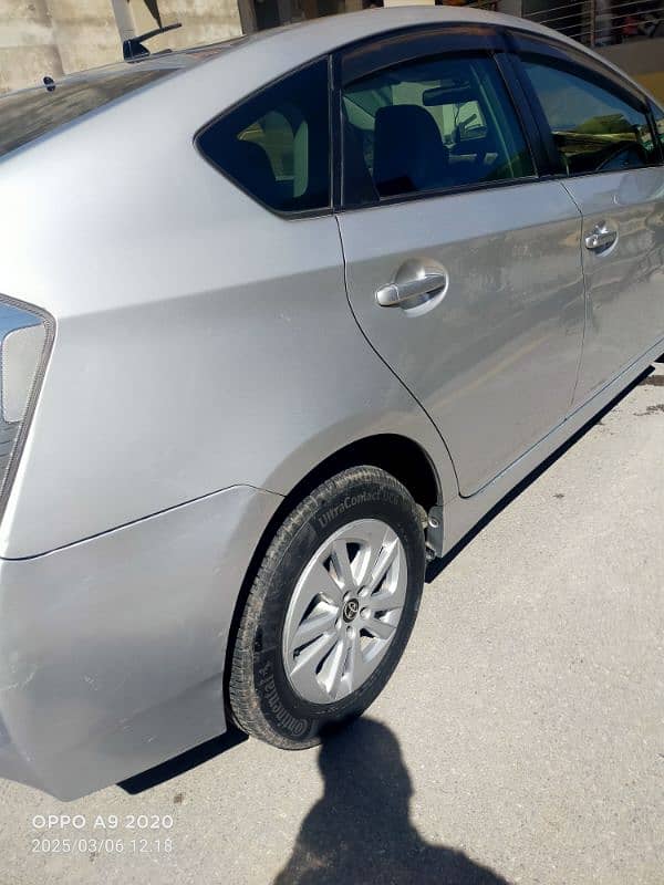 Toyota Prius Alpha 2010 3