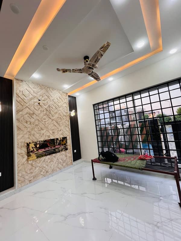 5 Marla brand new designer dubble highted luxury house in bahria town Lahore sec E 4