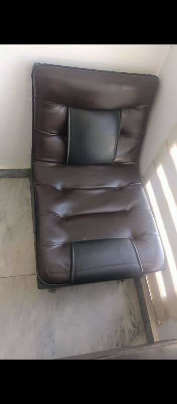 2 sofa 1 seater and 1 sofa 2 seater office k lye bahtreen hy 1