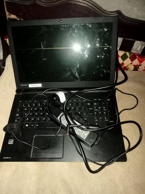 Toshiba laptop best condition window 10 3