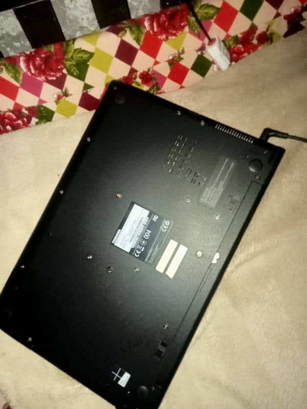 Toshiba laptop best condition window 10 6