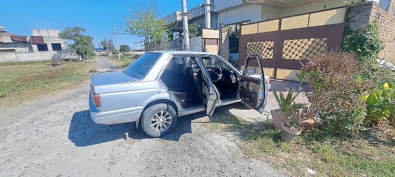 Nissan Sunny 1987 3