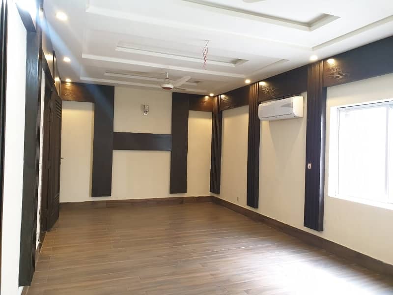 Commercial House Two Kanal For Rent 1