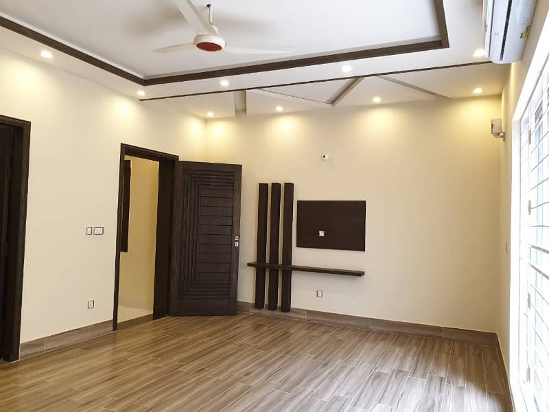 Commercial House Two Kanal For Rent 3