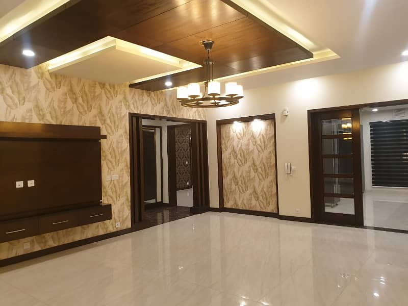 Commercial House Two Kanal For Rent 4