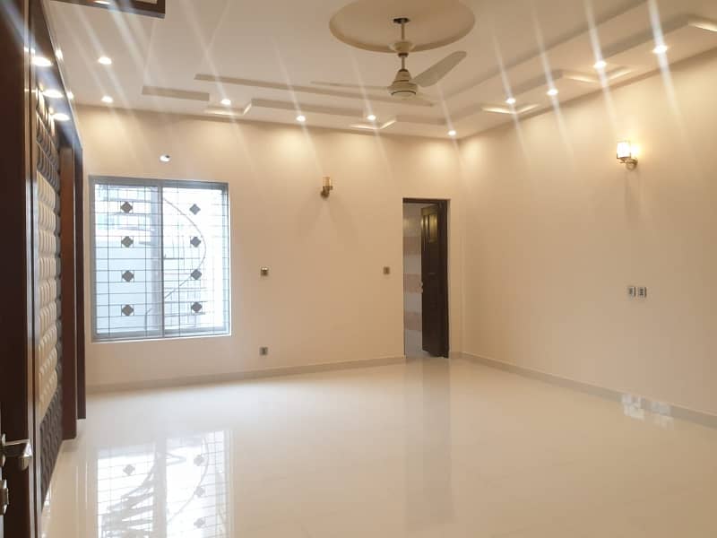 Commercial House Two Kanal For Rent 7