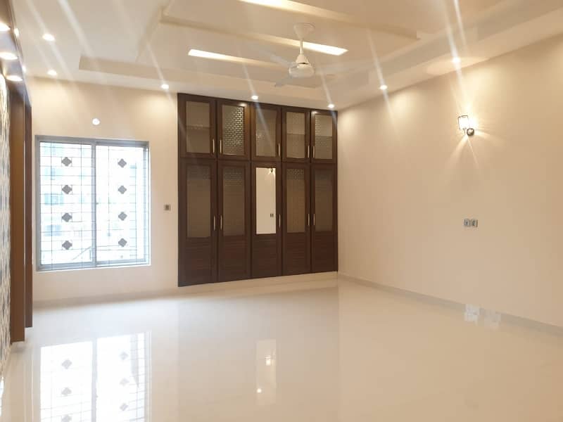 Commercial House Two Kanal For Rent 10