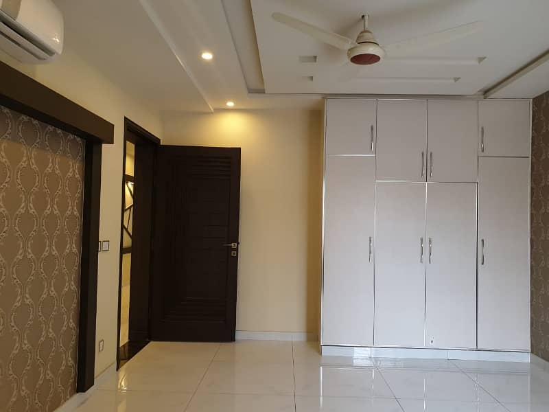 Commercial House Two Kanal For Rent 15