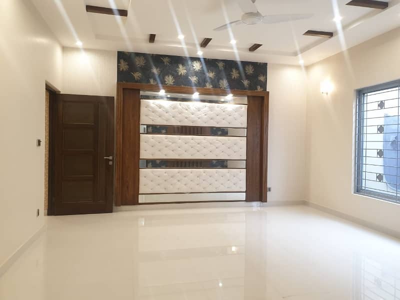 Commercial House Two Kanal For Rent 16