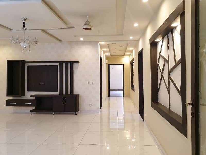 Commercial House Two Kanal For Rent 17