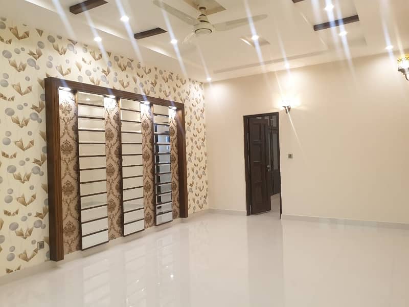 Commercial House Two Kanal For Rent 20