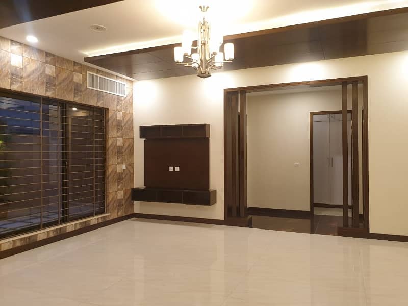 Commercial House Two Kanal For Rent 26