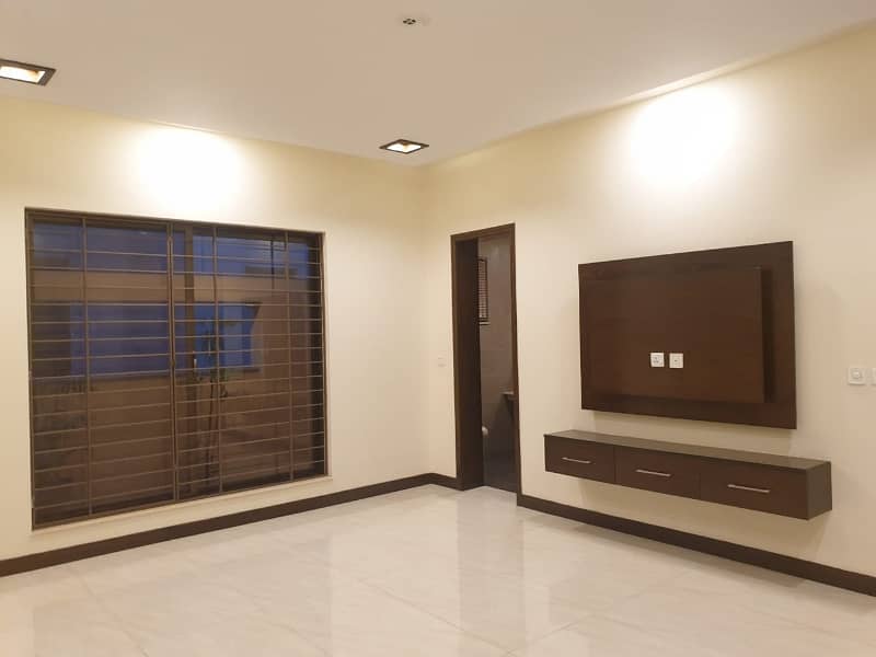 Commercial House Two Kanal For Rent 32