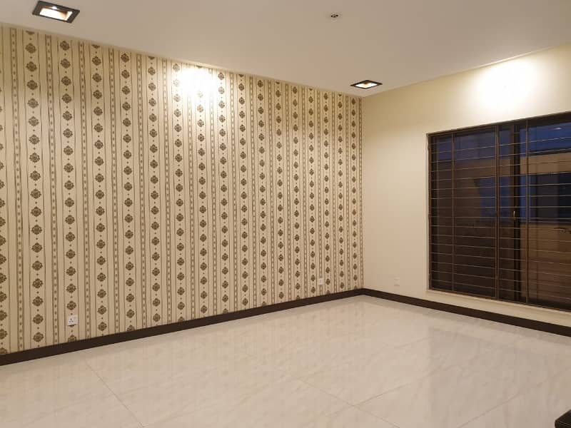 Commercial House Two Kanal For Rent 34