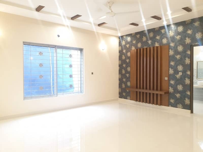 Commercial House Two Kanal For Rent 36