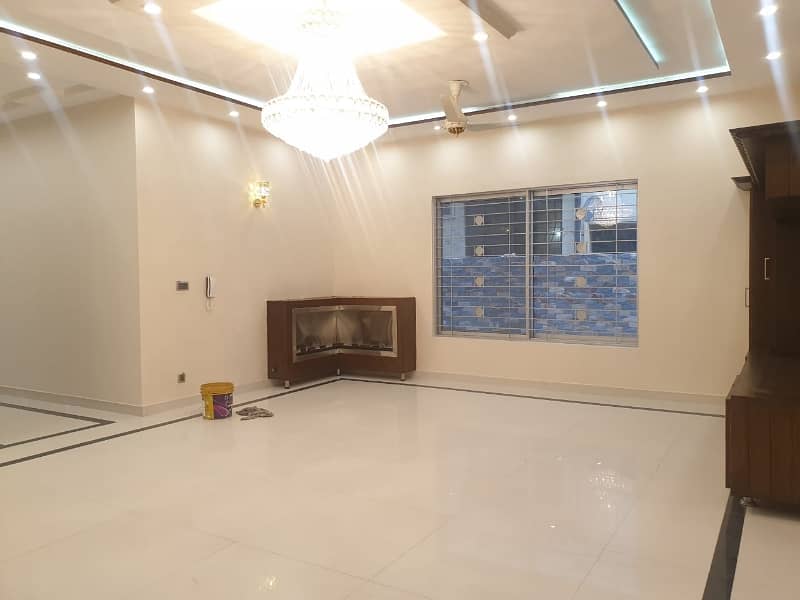 Commercial House Two Kanal For Rent 37