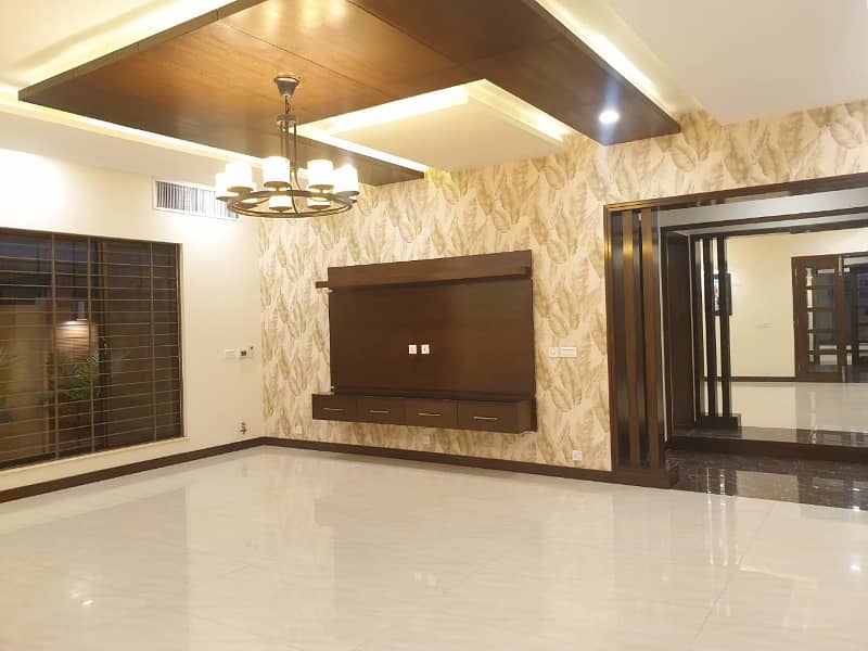 Commercial House Two Kanal For Rent 42