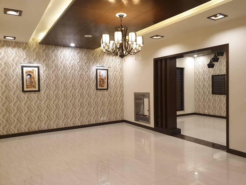 Commercial House Two Kanal For Rent 45