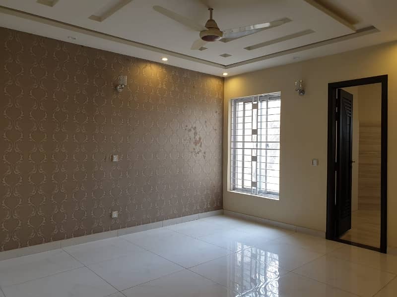 Commercial House Two Kanal For Rent 46