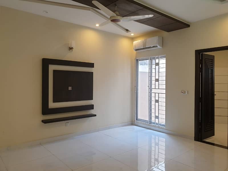 Commercial House Two Kanal For Rent 47