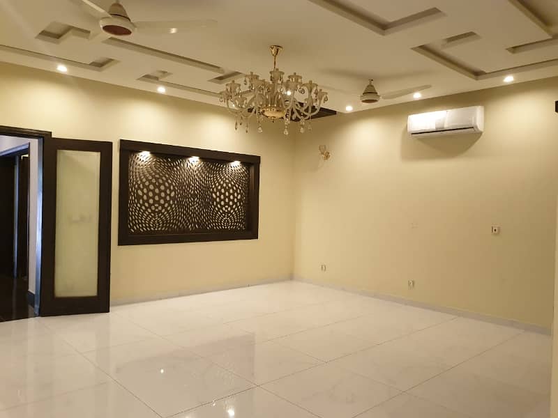 Commercial House Two Kanal For Rent 48