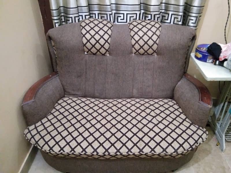 Urgent sell 7 seaters sofa set 4