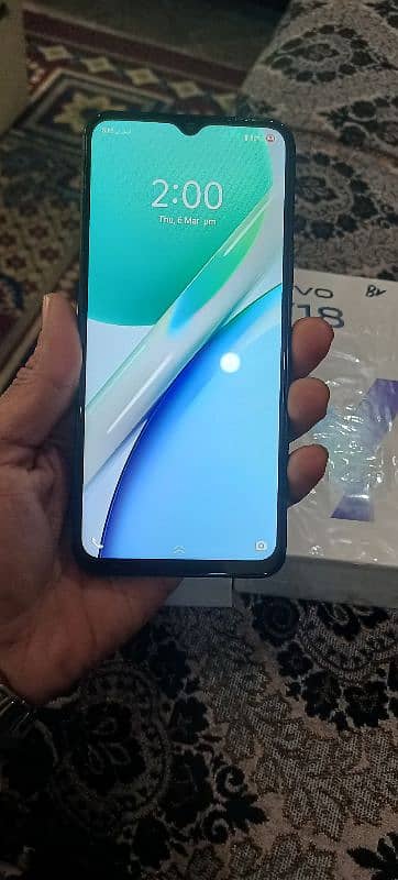 vivo y18 4+128 box+charge 9 month warranty 2