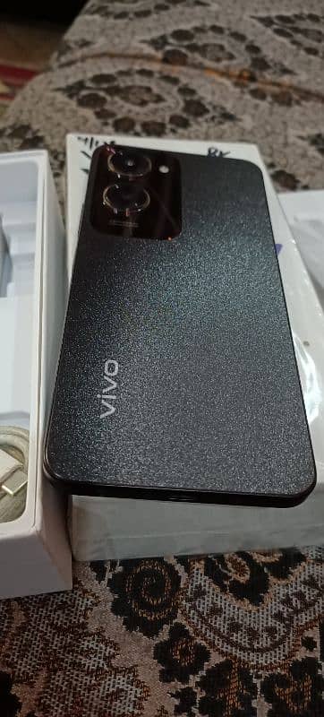 vivo y18 4+128 box+charge 9 month warranty 8