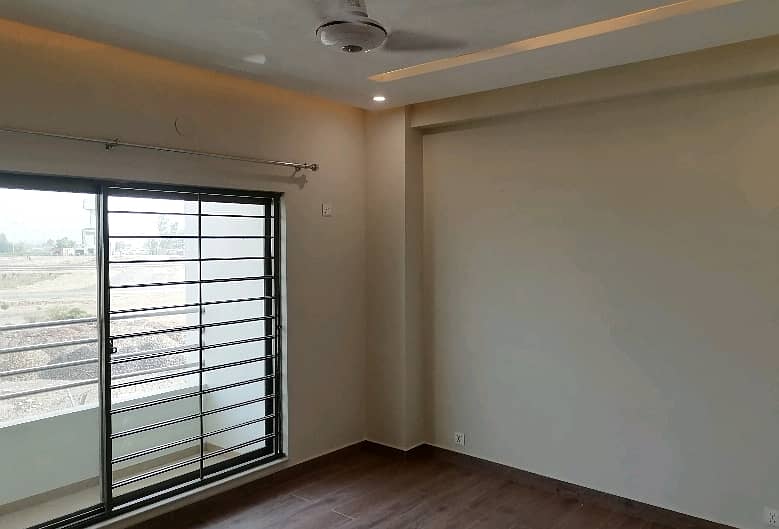 10 Marla Flat In Askari Of Lahore Is Available For rent 1