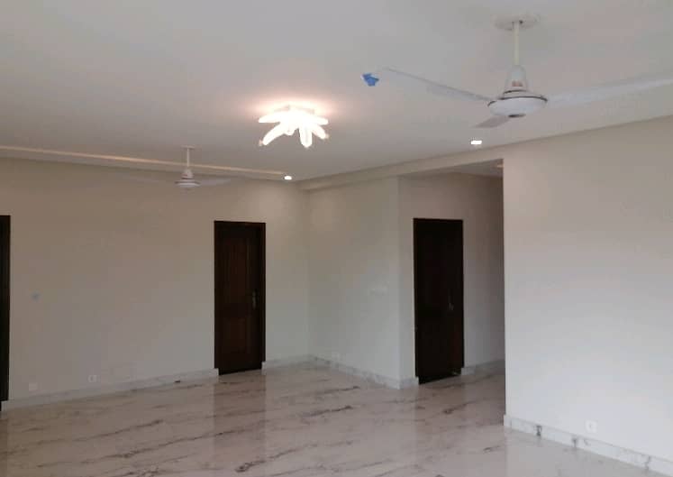 10 Marla Flat In Askari Of Lahore Is Available For rent 2