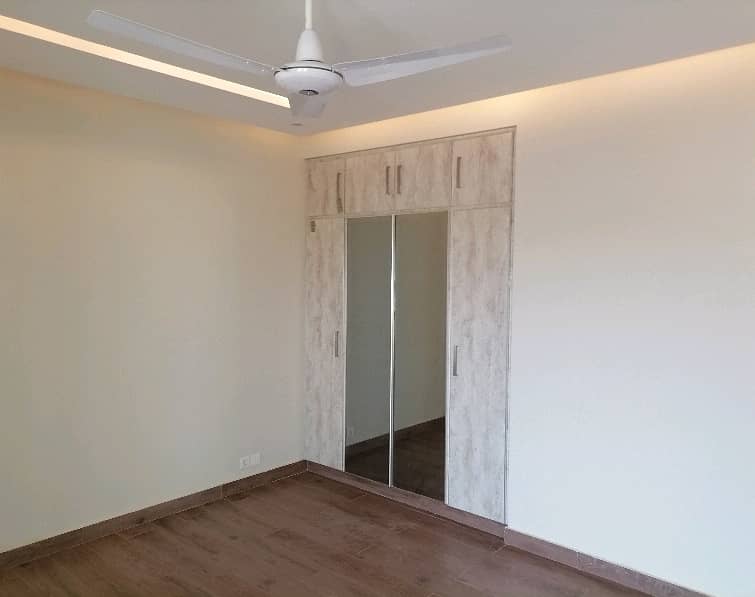 10 Marla Flat In Askari Of Lahore Is Available For rent 4