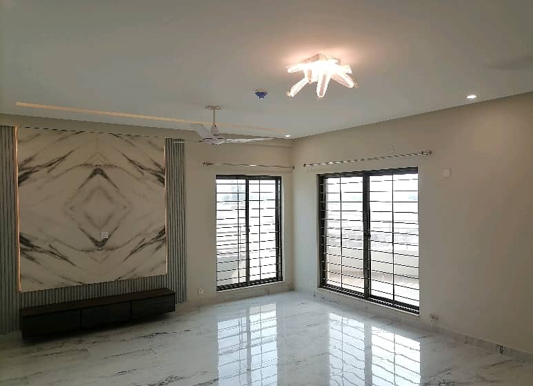 Ideal Flat In Lahore Available For Rs. 35000000 5