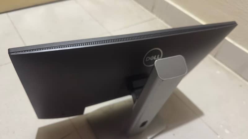 Dell 24 inch borderless monitor 1