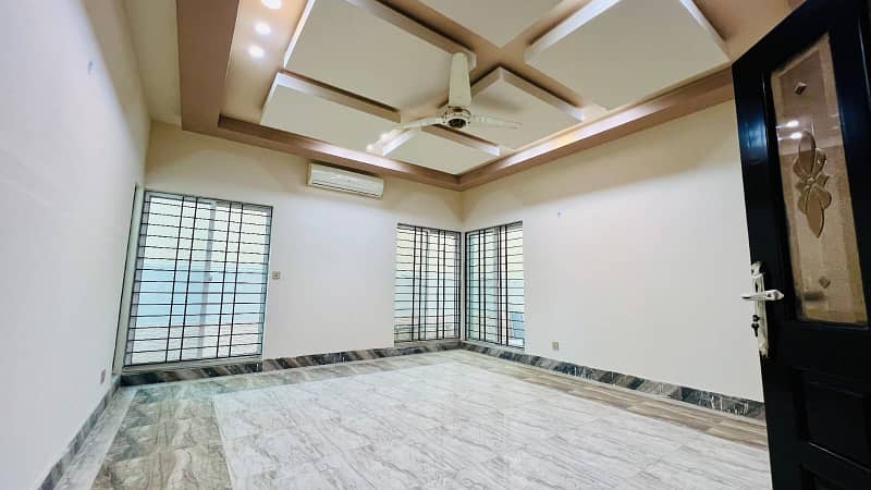 1 Kanal Beautiful House Available For Rent In Lake City Sector M1 6