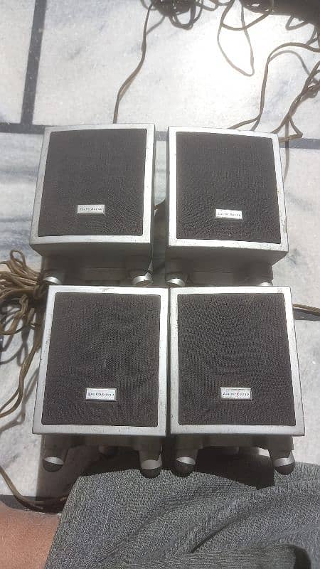 4 speaker 0