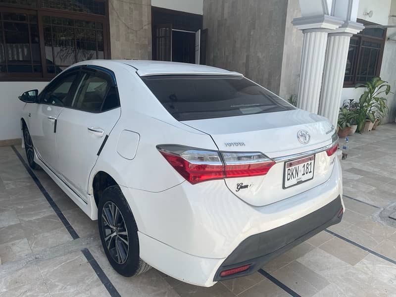 Toyota Corolla Altis Grande 1.8 2017 Full Option 2