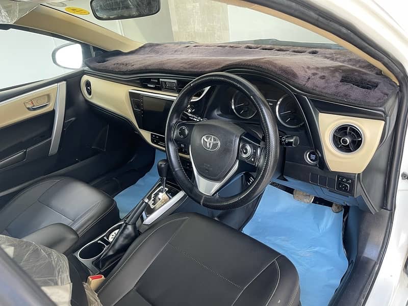 Toyota Corolla Altis Grande 1.8 2017 Full Option 8