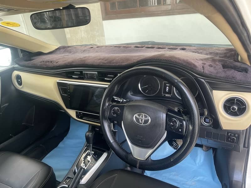 Toyota Corolla Altis Grande 1.8 2017 Full Option 9