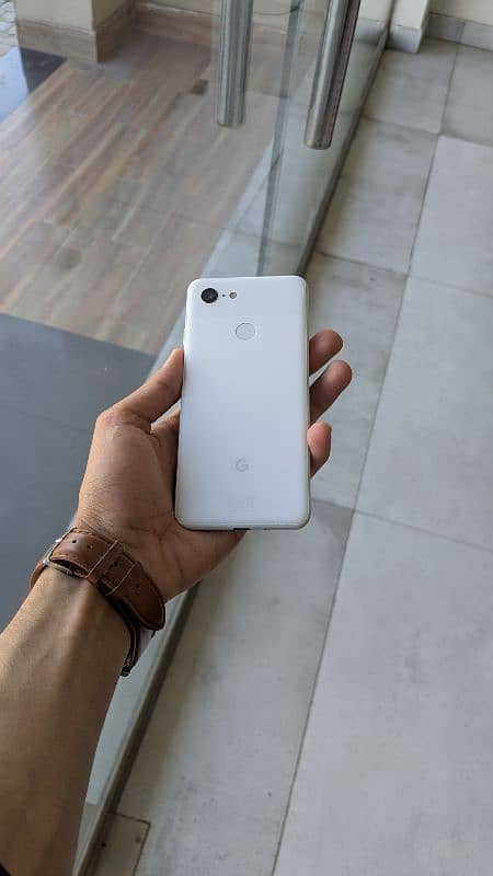 Google pixel 3 64 gb 4 ram  patch no issues. 0