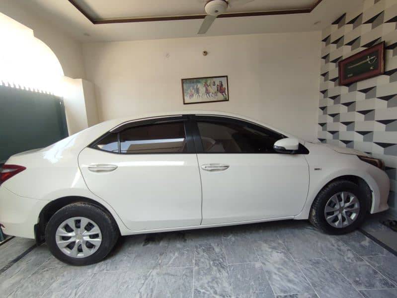 Toyota Corolla GLI Automatic 2015 Perfect Condition 2