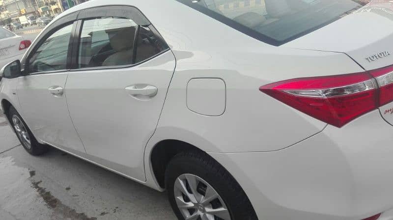 Toyota Corolla GLI Automatic 2015 Perfect Condition 3