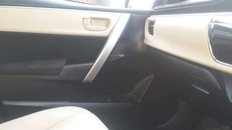 Toyota Corolla GLI Automatic 2015 Perfect Condition 5