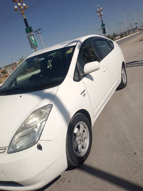 Toyota Prius 2011 at reasonable price. 2