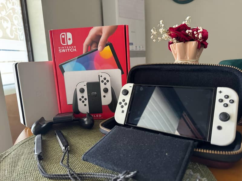 Nintendo Switch OLED (Extremely Good Condition) 0