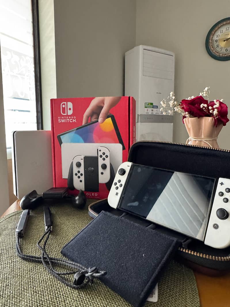 Nintendo Switch OLED (Extremely Good Condition) 1