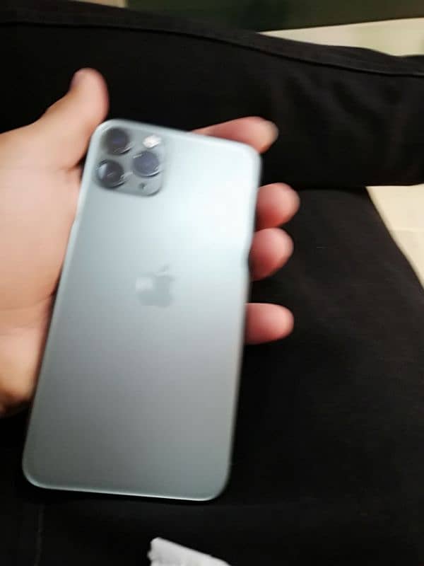 iphone 11 pro 4